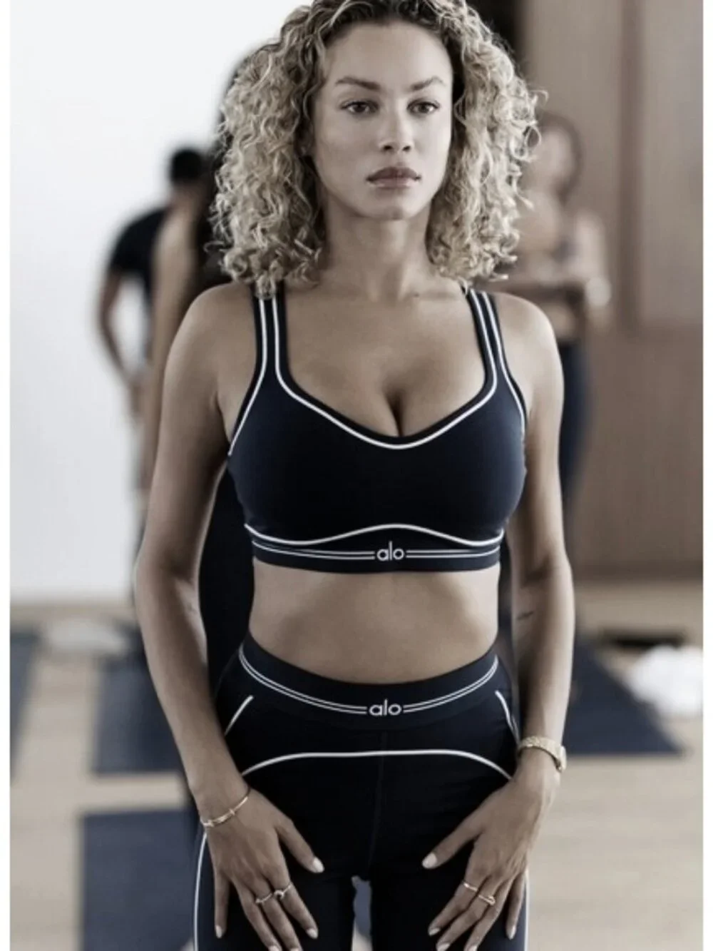 Alo Airbrush Heart Throb Bra Black White Padded Seamed Sports Cropped Bralette